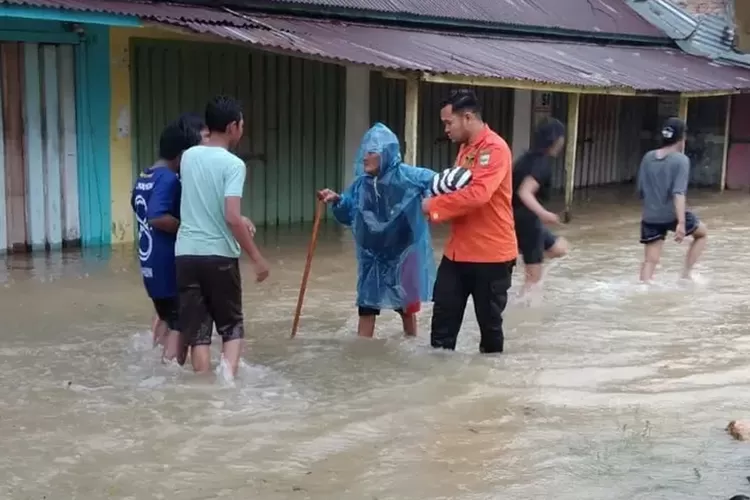 hujan-lebat-picu-empat-sungai-meluap-di-padang-pariaman:-1.824-warga-terdampak,-infrastruktur-rusak