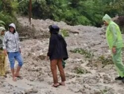 Longsor Lumpuhkan Jalinsum Sipirok–Tapanuli Utara, Antrean Kendaraan Mengular