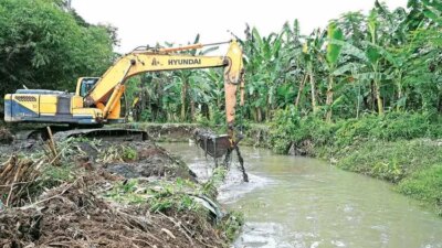 normalisasi-sungai-bagong-banyuwangi-dikebut,-alat-berat-dikerahkan-untuk-cegah-banjir-berulang