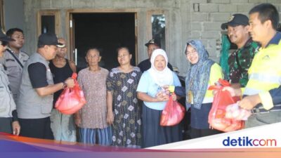 pt-bsi-salurkan-bantuan-sembako-ke-warga-terdampak-banjir-di-3-desa