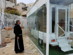 Mobil Mendiang Paus Fransiskus Dijadikan Klinik Keliling untuk Anak-Anak di Gaza – TIMES Banyuwangi