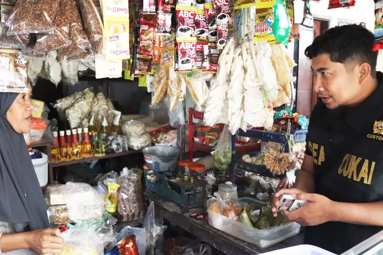 isu-rokok-ilegal-mencuat-di-glagah,-satpol-pp-banyuwangi-gerak-cepat-razia-pasar