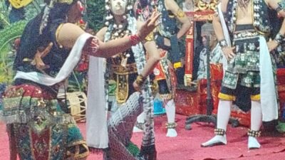 topeng-madura,-mamaca-dan-omprog-gandrung-kecaruk-di-bayu-songgon