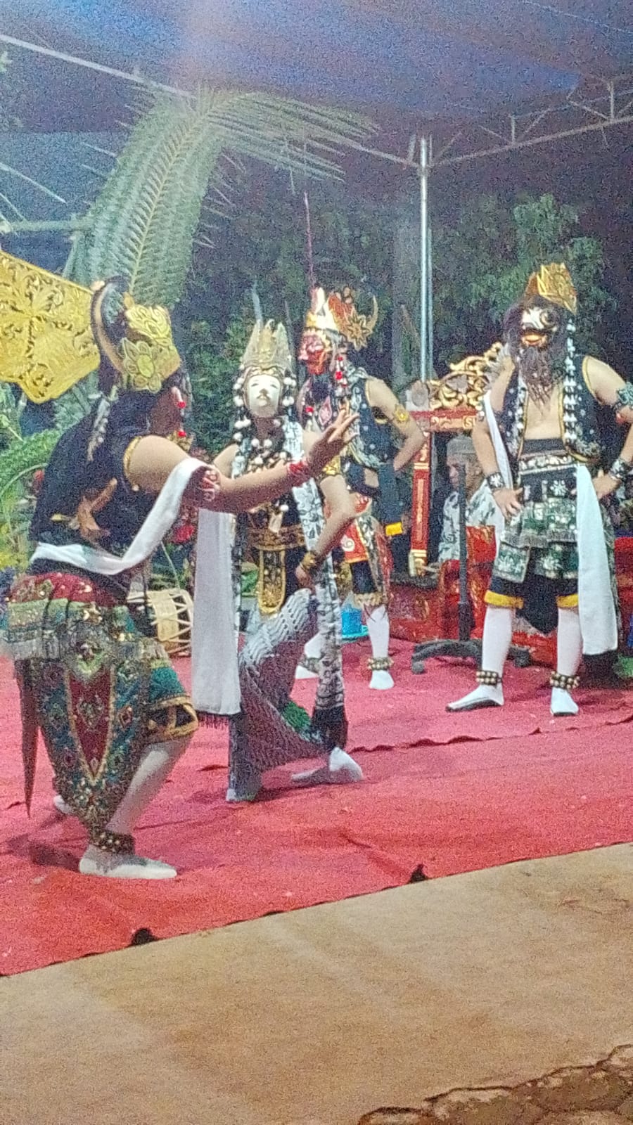 topeng-madura,-mamaca-dan-omprog-gandrung-kecaruk-di-bayu-songgon