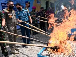 Bea Cukai Musnahkan 352 Ribu Rokok dan 10 Ribu Liter Miras Ilegal di Banyuwangi, Nilai Capai Rp 1,6 Miliar