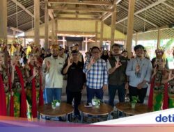 Pelaku Wisata Kemiren Banyuwangi Dibekali Kompetensi Hospitality Berstandar