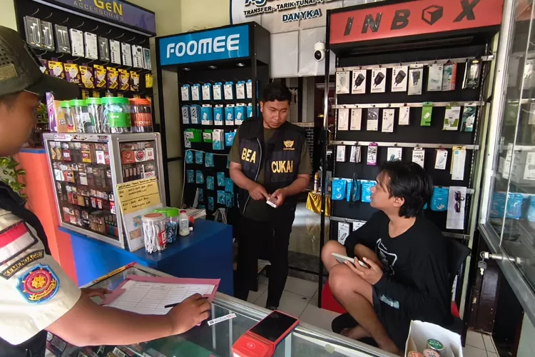 satpol-pp-banyuwangi-intensifkan-operasi-rokok-ilegal,-terbaru-razia-di-kecamatan-kabat