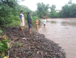 Banjir Membawa Berkah, Penambang Pasir Raup Rezeki