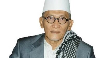 mengenal-kh-miftachul-akhyar:-ulama-kharismatik-surabaya-yang-kini-berada-di-pusat-badai-pbnu