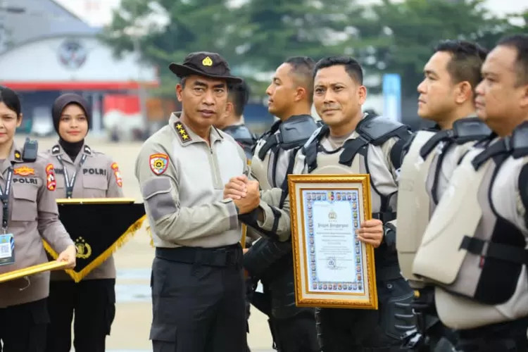 polresta-banyuwangi-terima-penghargaan-orisinalitas-&-ide-cerita-terbaik-di-ajang-video-pamapta-polri-2025