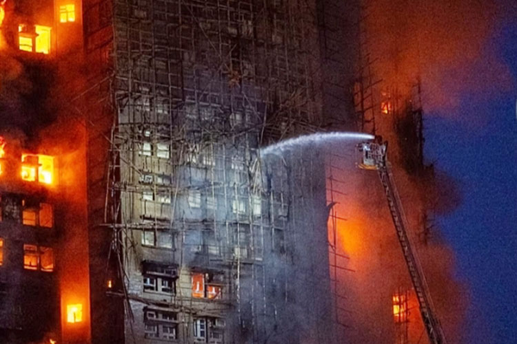 tiga-orang-ditangkap-polisi-terkait-terbakarnya-tujuh-gedung-apartemen-di-hong-kong-–-times-banyuwangi