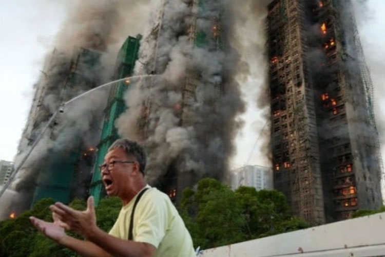 tujuh-gedung-apartemen-di-hong-kong-terbakar,-36-orang-tewas-dan-279-hilang-–-times-banyuwangi