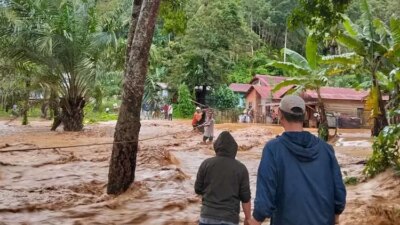 banjir-dan-longsor-dominasi-bencana-25–26-november-di-sumatera,-bmkg:-dipicu-cuaca-ekstrem-siklon-koto-dan-bibit-siklon-95b