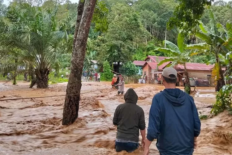 banjir-dan-longsor-dominasi-bencana-25–26-november-di-sumatera,-bmkg:-dipicu-cuaca-ekstrem-siklon-koto-dan-bibit-siklon-95b