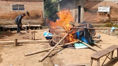 polsek-pesanggaran-bongkar-judi-sabung-ayam-di-sumberagung-banyuwangi,-barang-bukti-dimusnahkan-di-lokasi