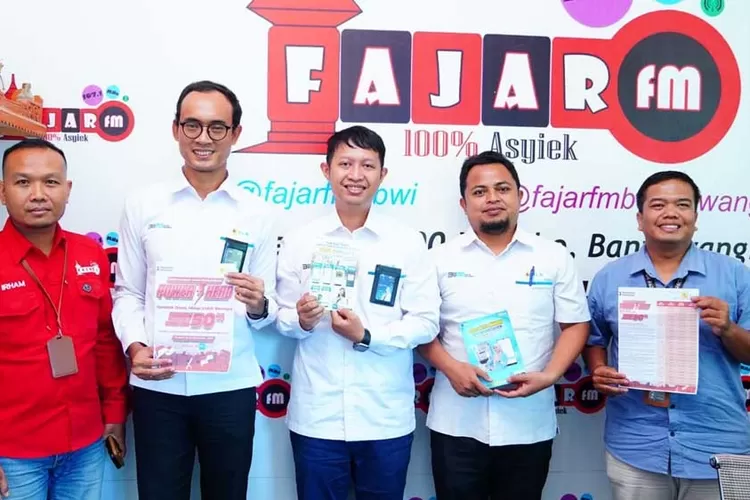 pln-up3-banyuwangi-edukasi-pelanggan-soal-swacam-dan-promo-power-hero-di-fajar-fm