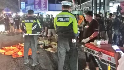 motoris-tewas-terlindas-truk-di-simpang-tiga-pasar-rogojampi-banyuwangi-usai-hindari-pintu-mobil-terbuka