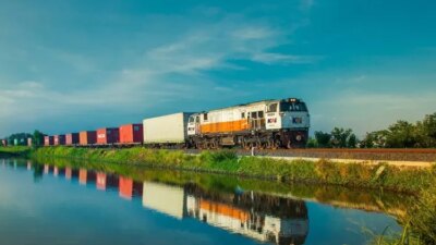 menjelang-penerapan-odol-2027,-kereta-api-siap-jadi-tulang-punggung-distribusi-nasional