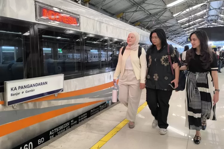 transformasi-transportasi-di-jawa-barat,-kolaborasi-kai-dan-pemprov-jabar-untuk-layanan-kereta-api-lebih-baik