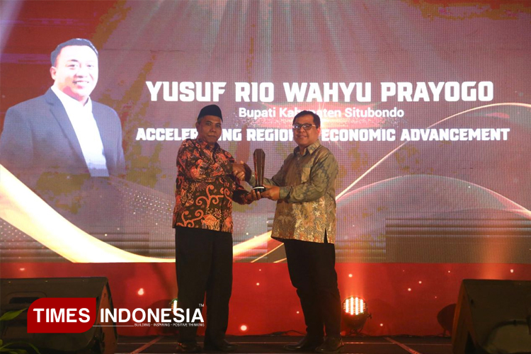 raih-the-gateway-leader-award-ati-2025,-bupati-yusuf-rio:-pengakuan-nasional-bahwa-situbondo-telah-bergerak-maju-–-times-banyuwangi