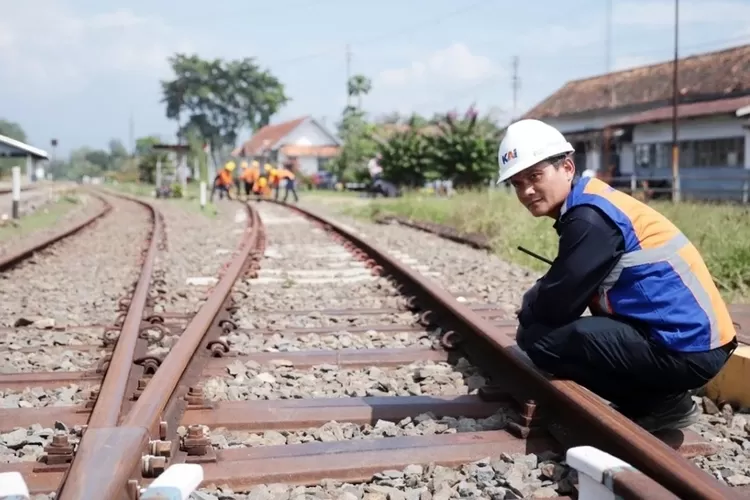 infrastruktur-diperkuat,-kai-daop-9-jember-pastikan-kelancaran-perjalanan-kereta-api-nataru