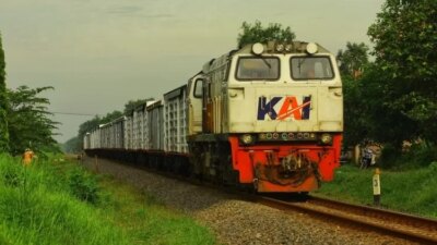 angkutan-semen-via-kereta-api-capai-puncak-pada-agustus-2025,-ini-dampaknya-bagi-ekonomi