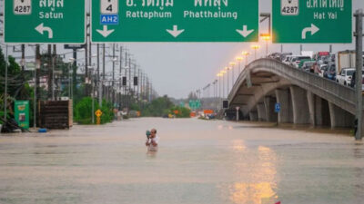 korban-meninggal-banjir-thailand-selatan-capai-162-jiwa,-terburuk-dalam-25-tahun-–-times-banyuwangi