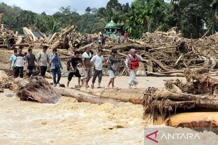 bnpb-perintahkan-operasi-sar-24-jam-di-sumut,-42-warga-masih-hilang-diterjang-banjir-dan-longsor-–-times-banyuwangi