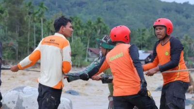 basarnas-banda-aceh-evakuasi-1.051-korban-banjir,-7-masih-hilang-di-6-wilayah-operasi-–-times-banyuwangi