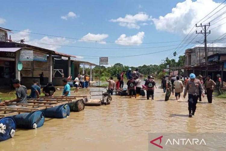 bantuan-logistik-bnpb-dan-presiden-prabowo-tiba-di-aceh,-helikopter-tni-polri-dikerahkan-untuk-daerah-terisolir-–-times-banyuwangi
