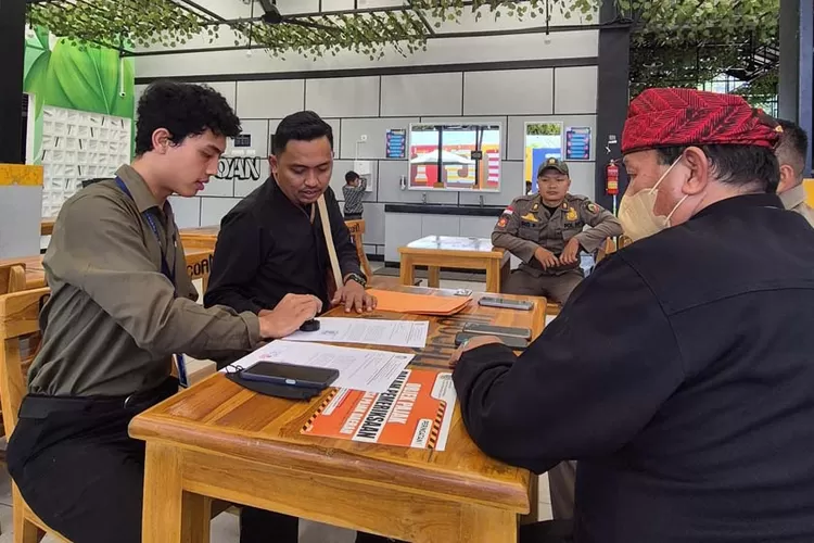 13-restoran-bandel-pajak-di-banyuwangi-rugikan-daerah-rp-1,5-miliar,-bapenda-pasang-stiker-merah!