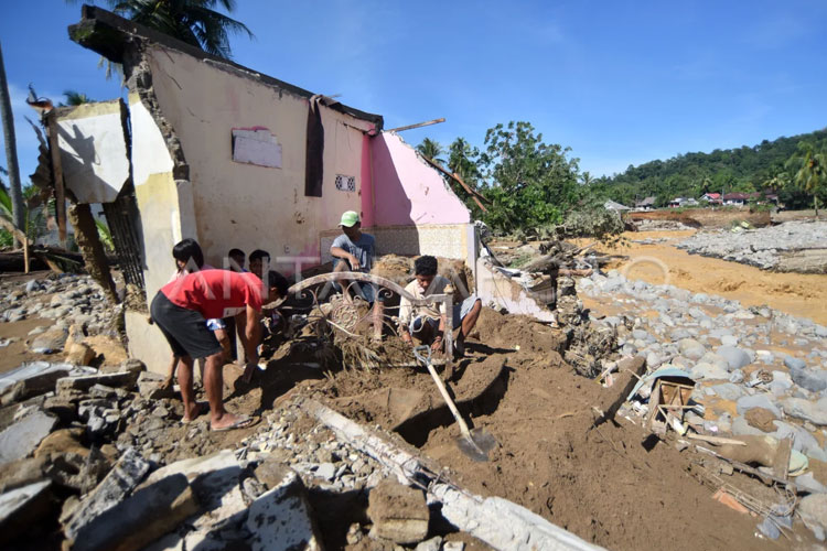 kerugian-banjir-padang-tembus-rp202,8-miliar,-empat-jembatan-putus-–-times-banyuwangi
