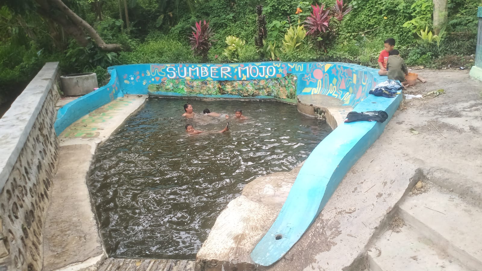 sumber-mojo-jadi-tempat-liburan-favorit-anak-anak-di-sumberkencono