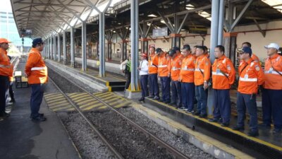 jelang-nataru,-kai-daop-8-surabaya-pastikan-keamanan-dan-kenyamanan-penumpang-kereta-api
