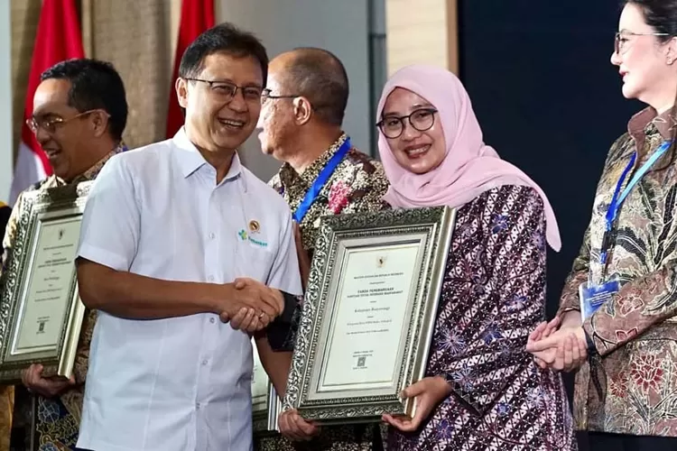 banyuwangi-raih-predikat-kota-sehat-nasional,-sukses-torehkan-dua-penghargaan-dari-kemenkes