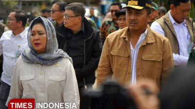 koordinasi-digalang,-titiek-soeharto-kunjungi-korban-banjir-bandang-di-kota-padang-–-times-banyuwangi