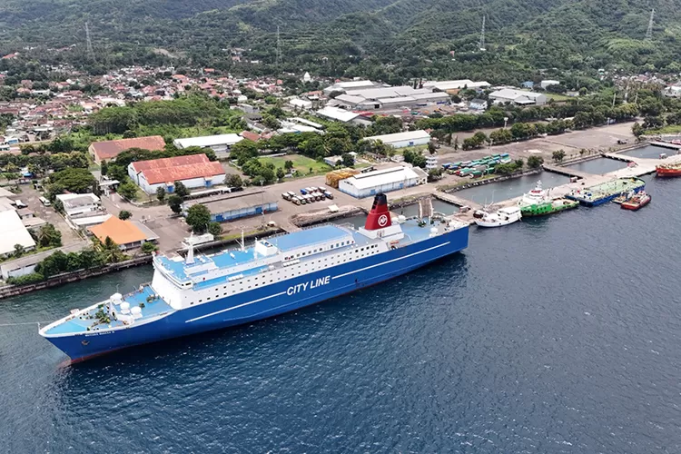 jelang-nataru,-pelabuhan-tanjung-wangi-siaga-total!-ruang-tunggu-disulap,-armada-disiagakan-24-jam