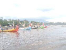 Nelayan Berhenti Melaut Akibat Cuaca Buruk