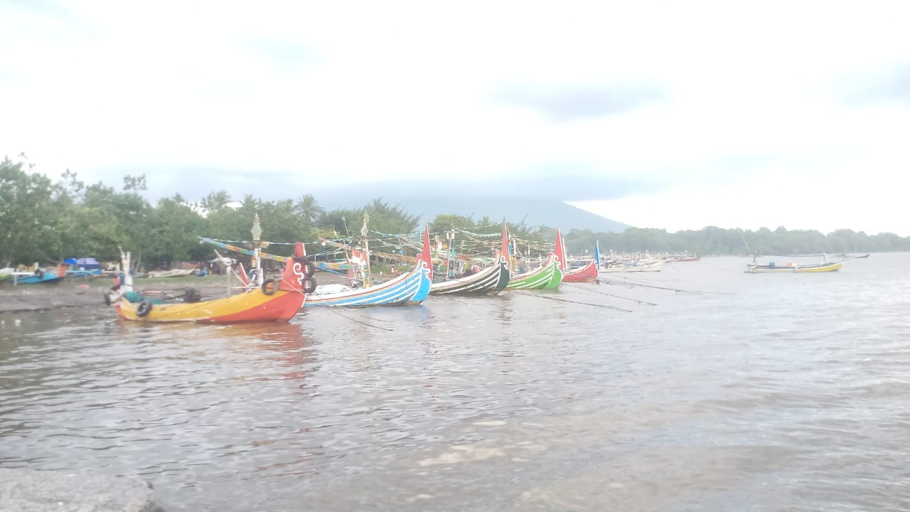 nelayan-berhenti-melaut-akibat-cuaca-buruk