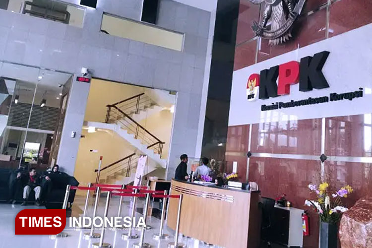 kpk-periksa-13-saksi-terkait-kasus-suap-ponorogo-–-times-banyuwangi