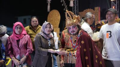 anniversary-entertainment-banyuwangi-ke-5,-desi-prakasiwi-gelorakan-isun-lan-riko-podo-sengono-bedo