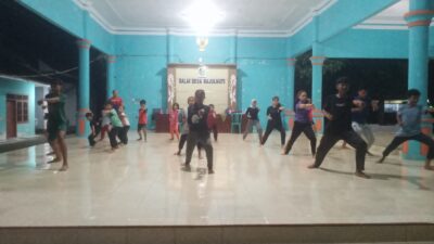 semangat-tanpa-batas,-anak-anak-asah-jurus-bela-diri-di-balai-desa-bajulmati