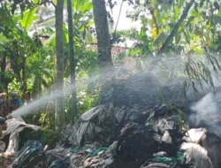 Kebakaran Tumpukan Rongsokan di Srono Banyuwangi, Kerugian Capai Rp 10 Juta