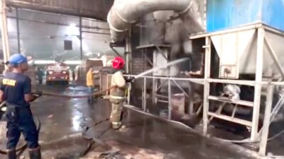 kebakaran-mesin-dust-collector-di-pabrik-triplek-kabat-banyuwangi,-kerugian-capai-rp-100-juta