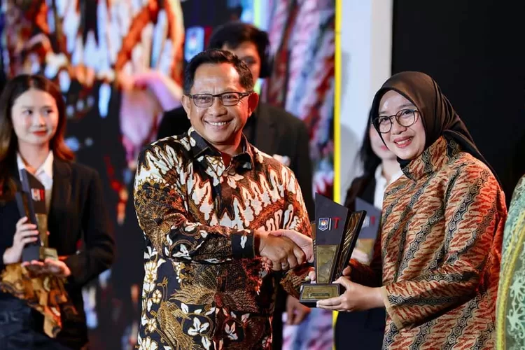 pemkab-banyuwangi-raih-penghargaan-nasional-kemendagri:-tata-kelola-pemerintahan-terbaik-se-indonesia