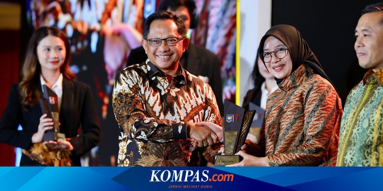 pemkab-banyuwangi-raih-penghargaan-tata-kelola-pemerintahan-terbaik-dari-kemendagri