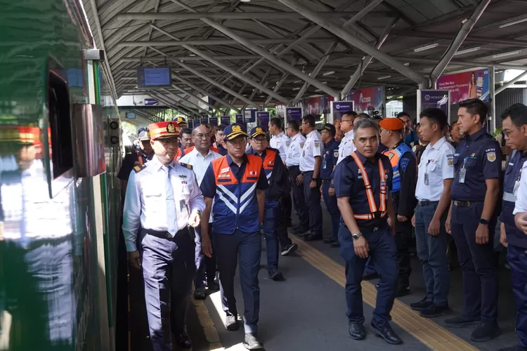 kesiapan-angkutan-kereta-api-nataru,-kai-tingkatkan-infrastruktur-dan-tambah-jutaan-tiket