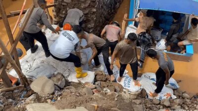 polda-sumut-bangun-jembatan-darurat-pulihkan-akses-jalinsum-tapteng–sidempuan