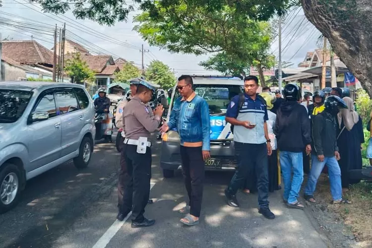 kecelakaan-maut-di-kedayunan-banyuwangi,-honda-cbr-tabrak-pohon-usai-senggolan,-satu-tewas