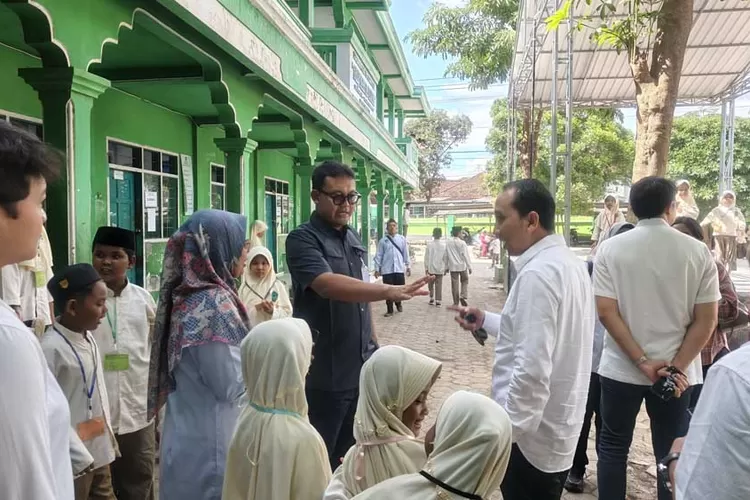 ksp-dan-mendikdasmen-verifikasi-progres-phtc-di-banyuwangi,-50-sekolah-terima-revitalisasi